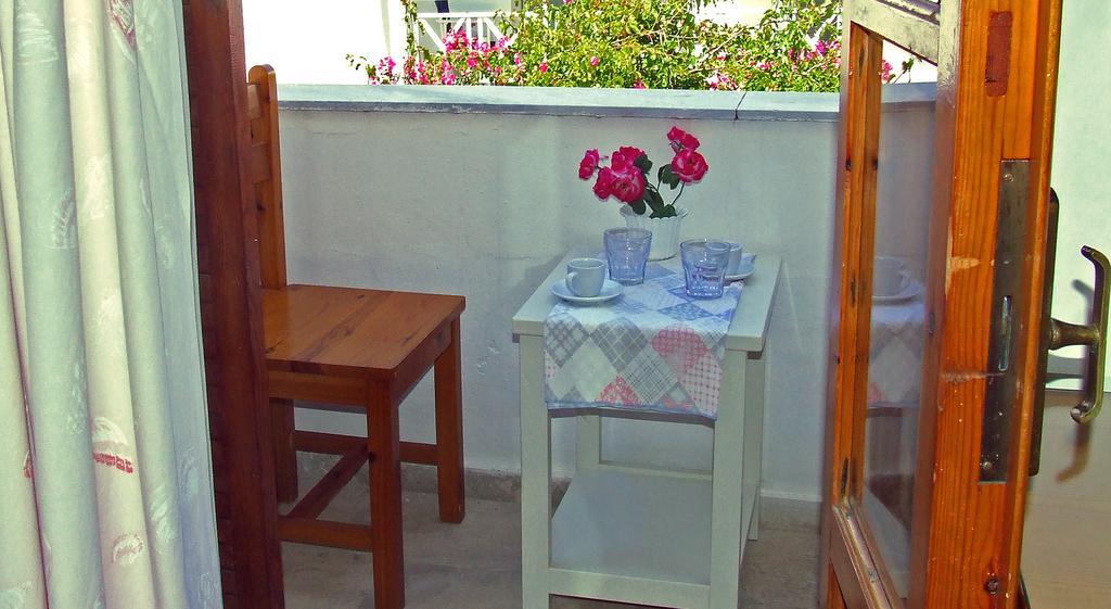 Hotel Eleftheria Párosz Kültér fotó